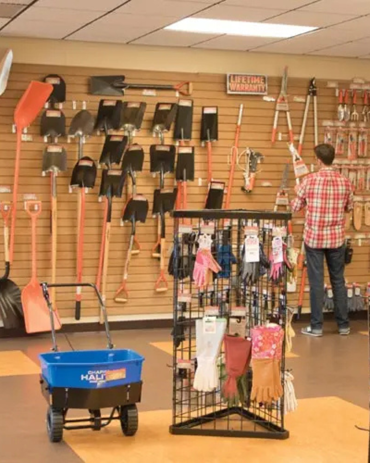 hardware and tools showroom